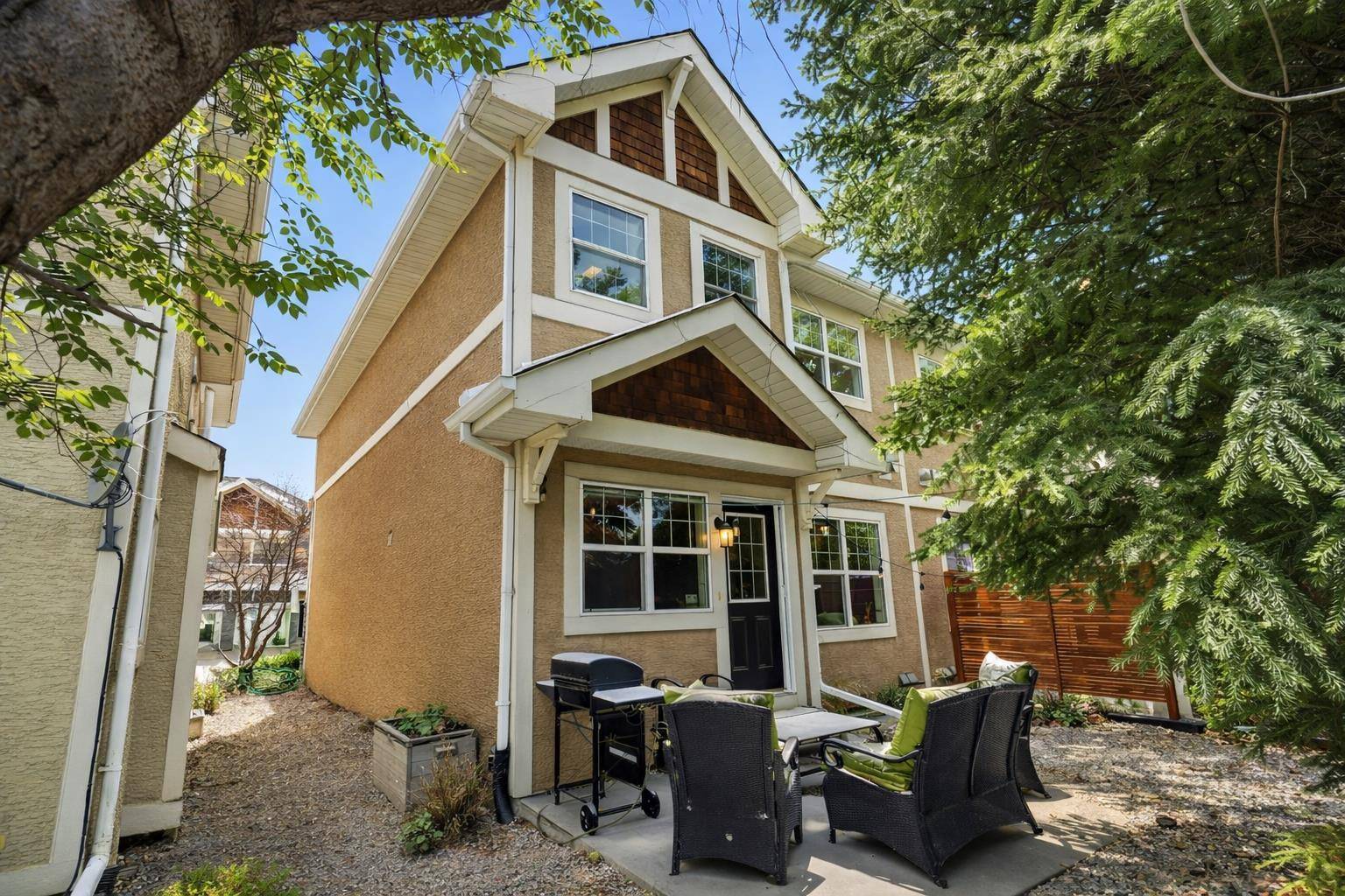 54 Wentworth Common SW, Calgary, AB T3H 5V3