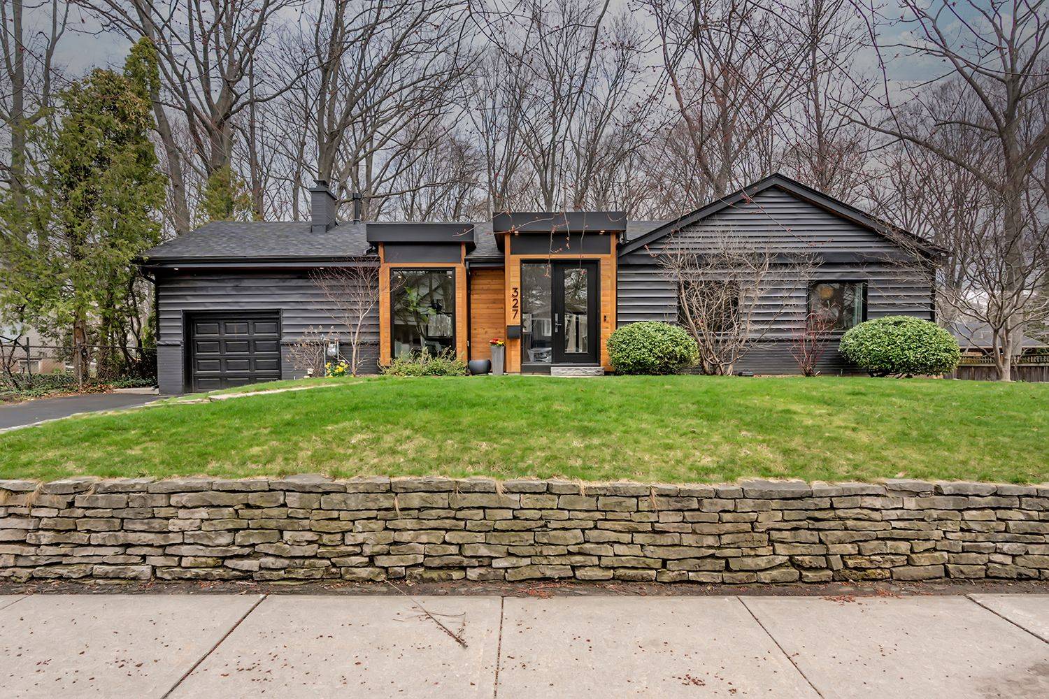 327 Goodram DR, Burlington, ON L7L 2J9