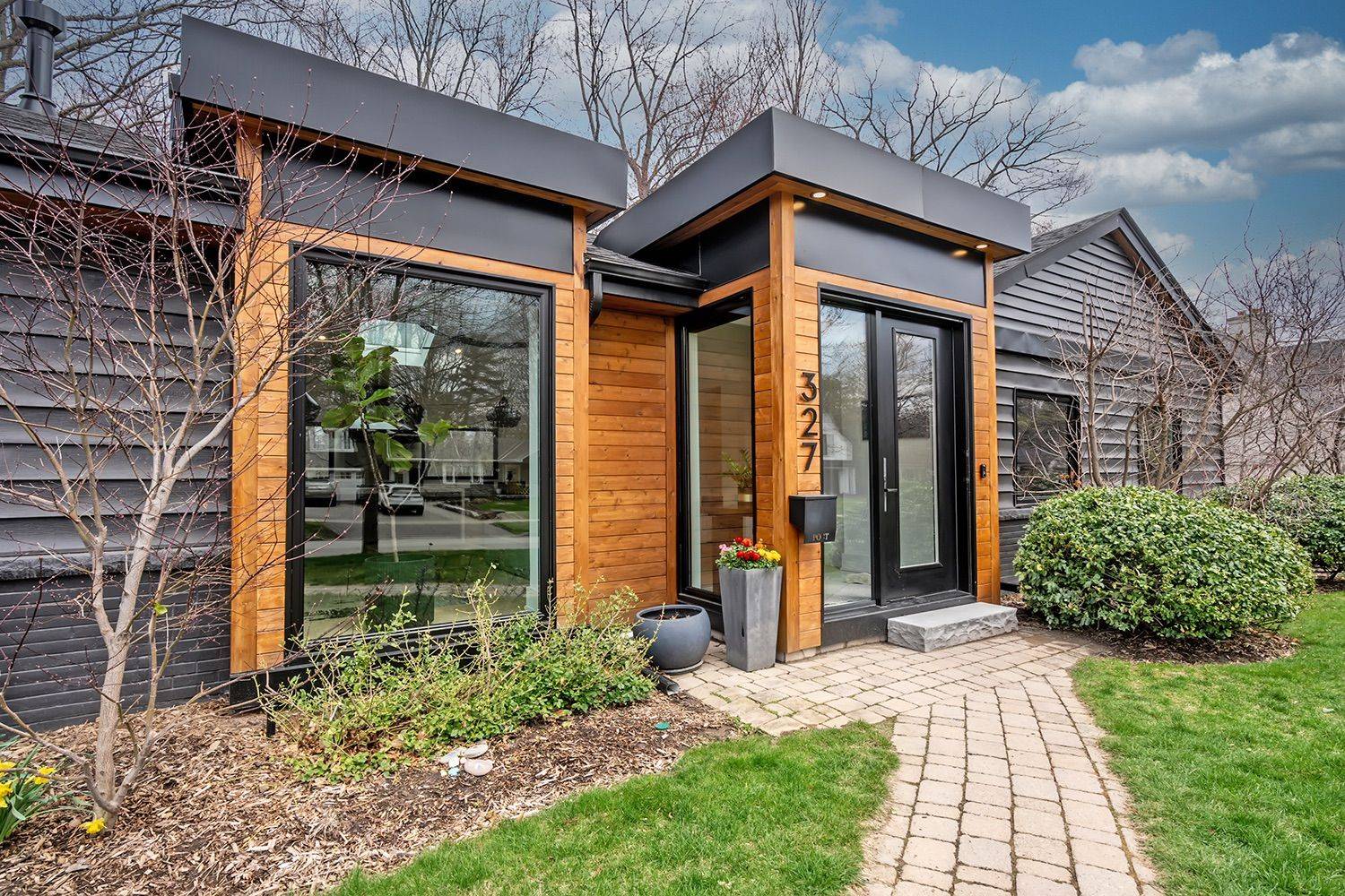 327 Goodram DR, Burlington, ON L7L 2J9