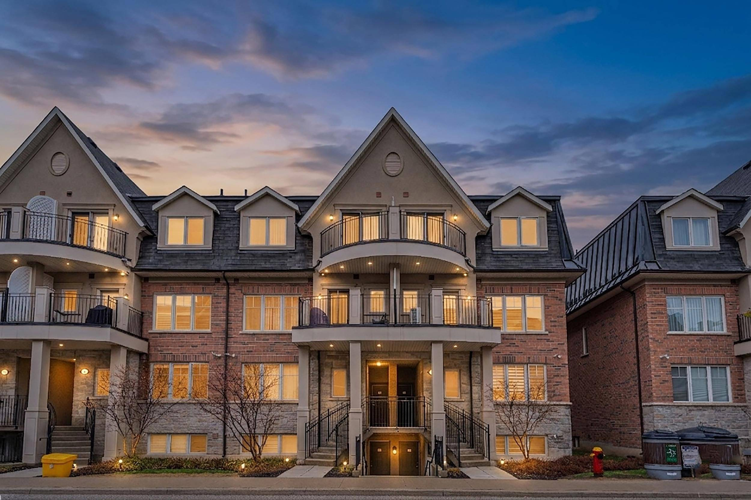 2420 Baronwood DR #8-01, Oakville, ON L6M 0X6