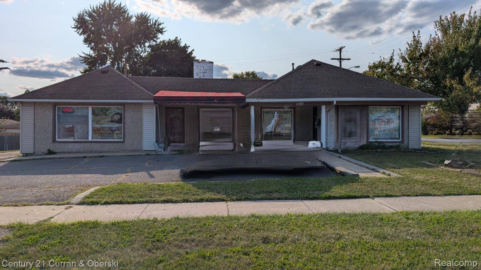 6985 Merriman RD, Garden City, MI 48135