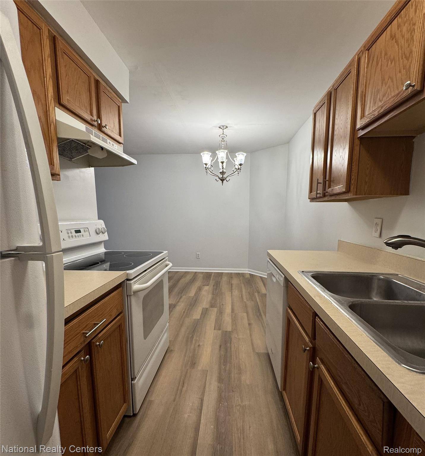 28187 Raleigh Crescent Dr, Chesterfield Township, MI 48051