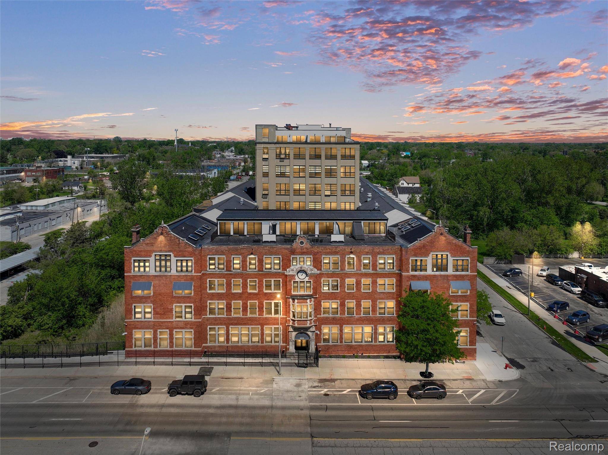 6533 E Jefferson #312, Detroit, MI 48207