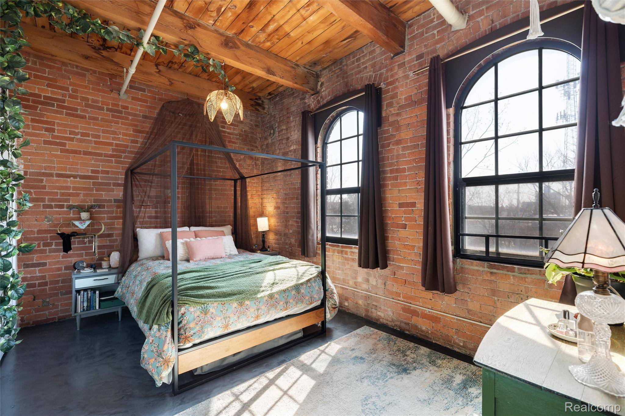 6533 E Jefferson #312, Detroit, MI 48207