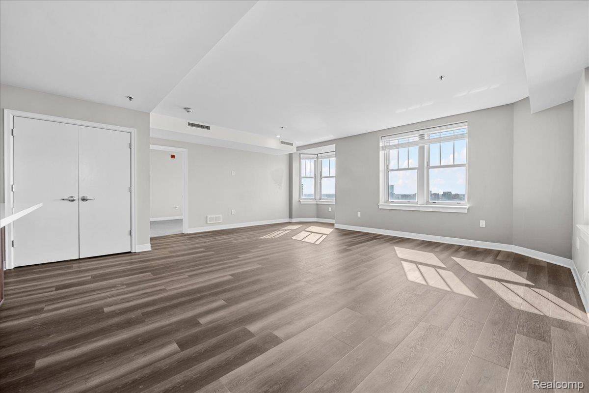 525 W Lafayette BLVD #16D, Detroit, MI 48226