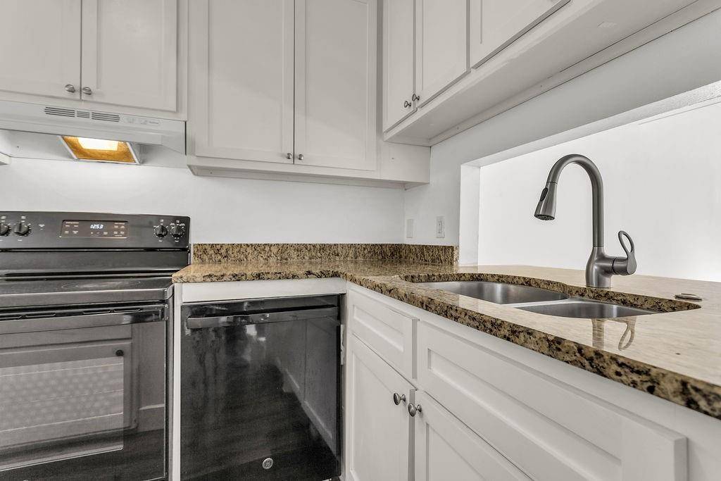 954 S Weatherred Drive, Richardson, TX 75080