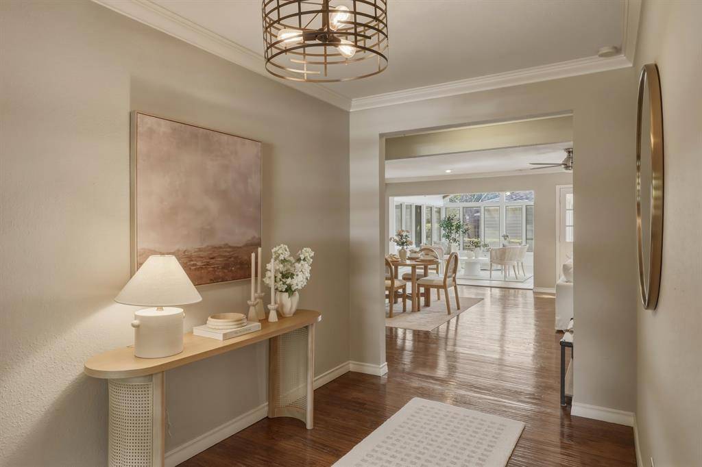 6338 Town Hill Lane, Dallas, TX 75214