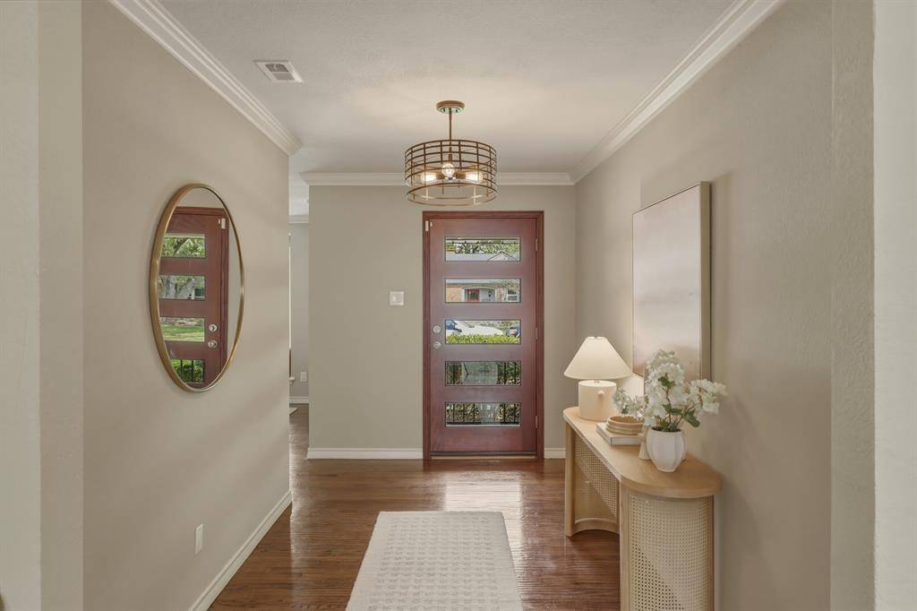 6338 Town Hill Lane, Dallas, TX 75214