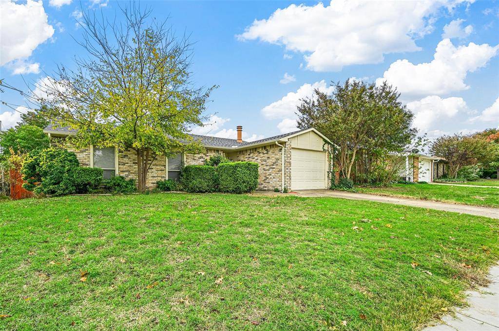 718 Roaming Road Drive, Allen, TX 75002