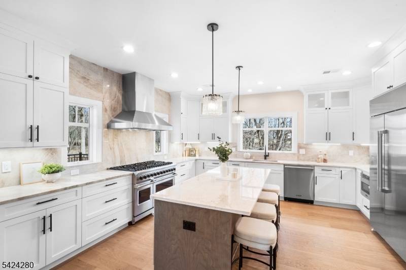 9 Brookside Dr, Warren Twp., NJ 07059