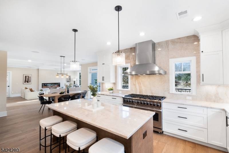 9 Brookside Dr, Warren Twp., NJ 07059