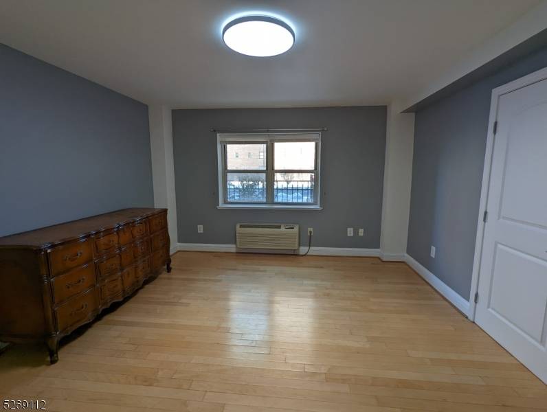 70 S. Munn #102, East Orange City, NJ 07018