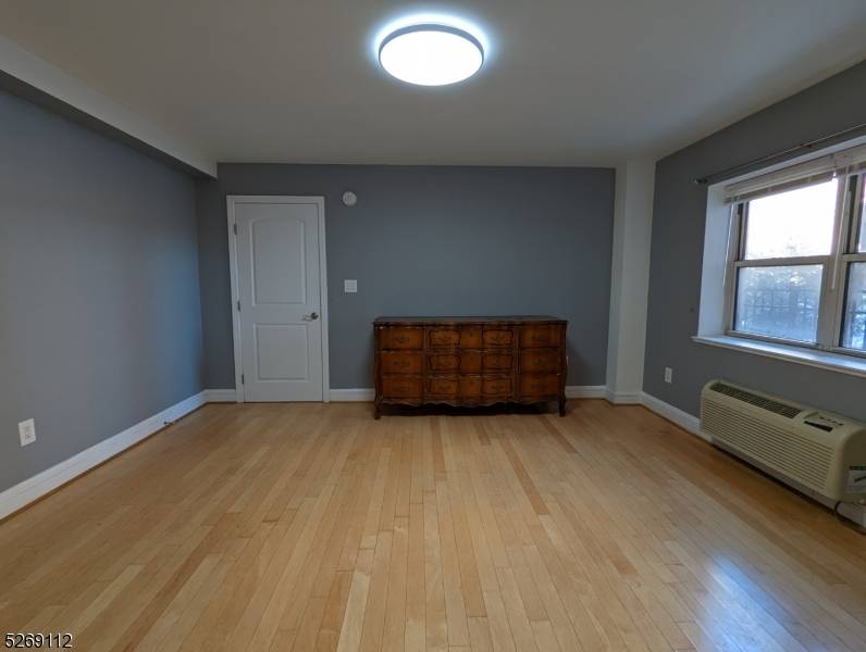 70 S. Munn #102, East Orange City, NJ 07018