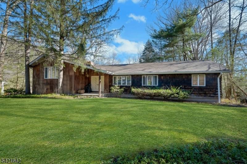 24 Deerhaven Ln, Jefferson Twp., NJ 07435