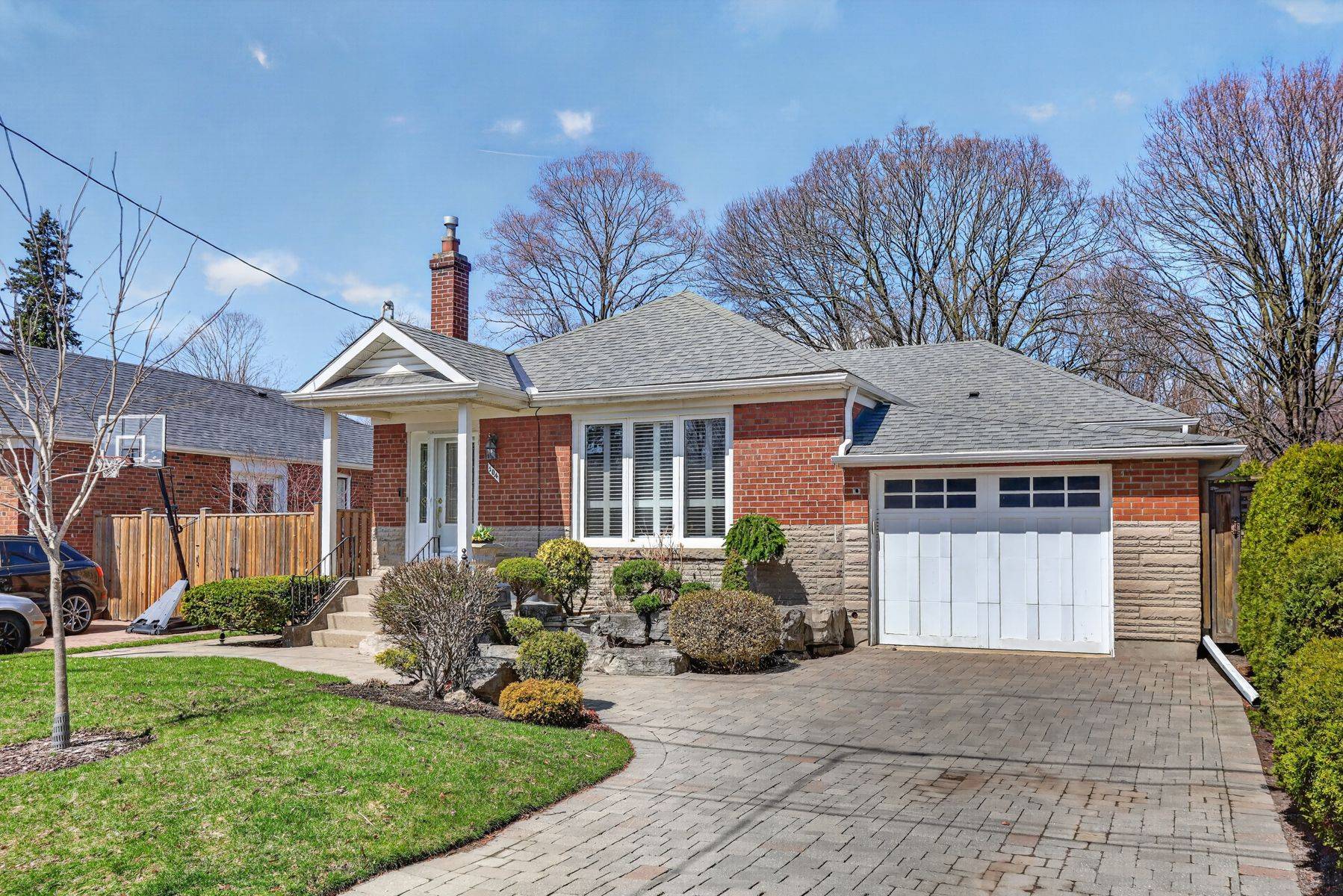 104 Ferris RD, Toronto E03, ON M4B 1G4