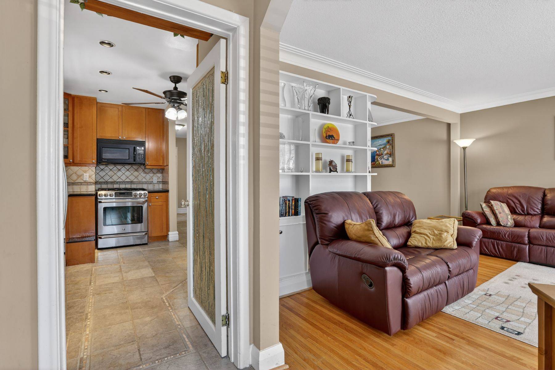 104 Ferris RD, Toronto E03, ON M4B 1G4