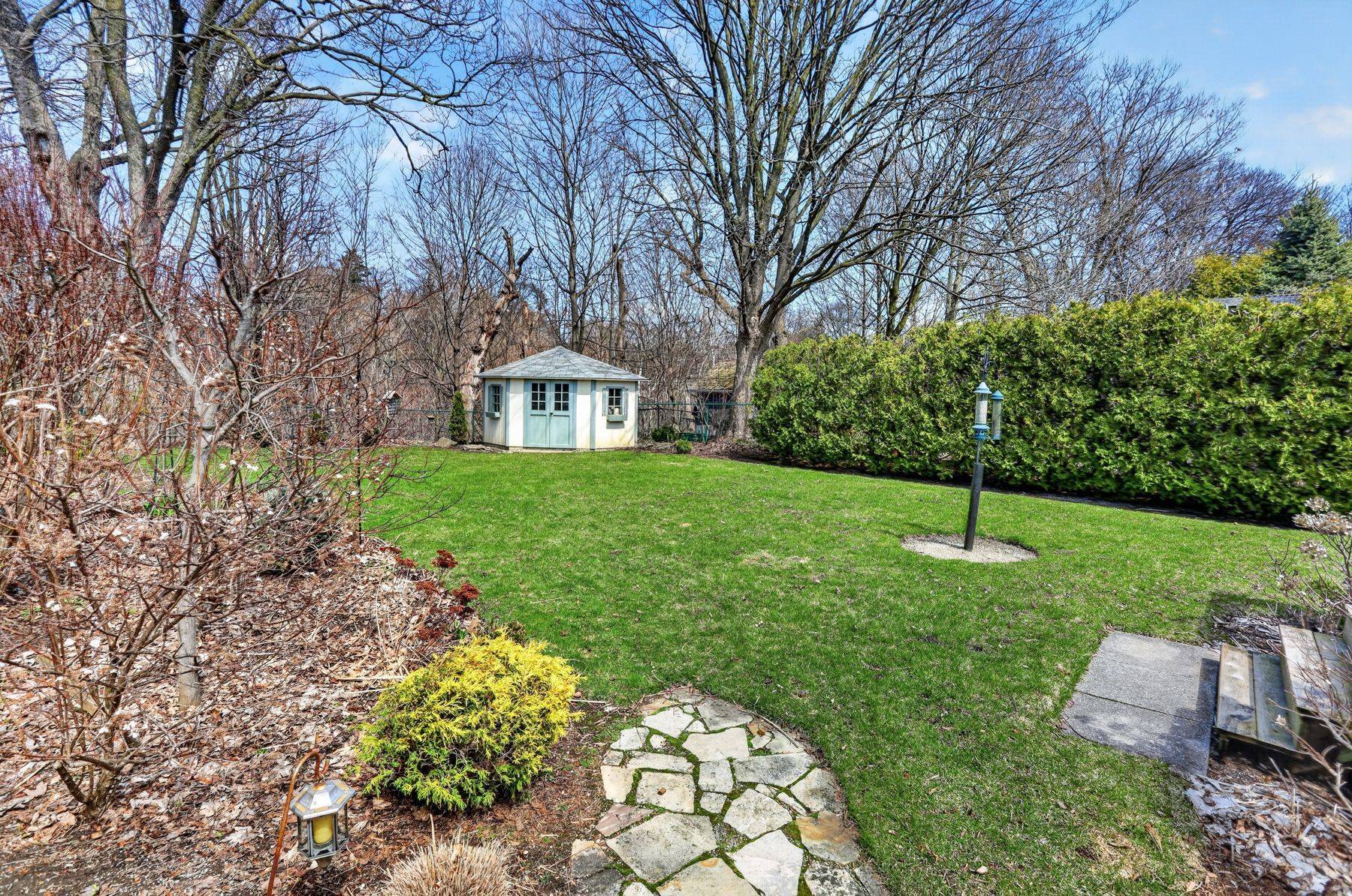 104 Ferris RD, Toronto E03, ON M4B 1G4