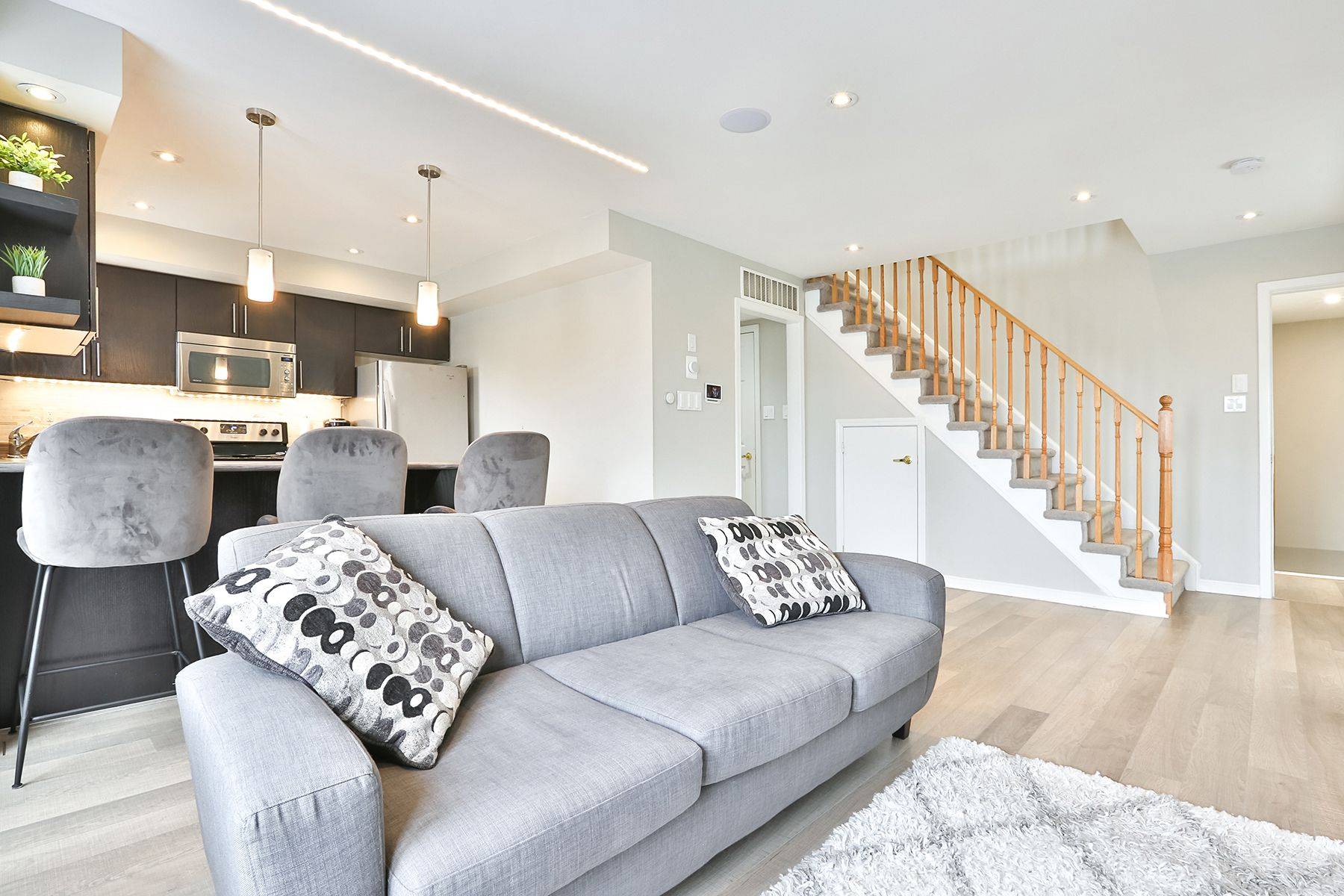 168 Kingston RD W, Ajax, ON L1T 0M9