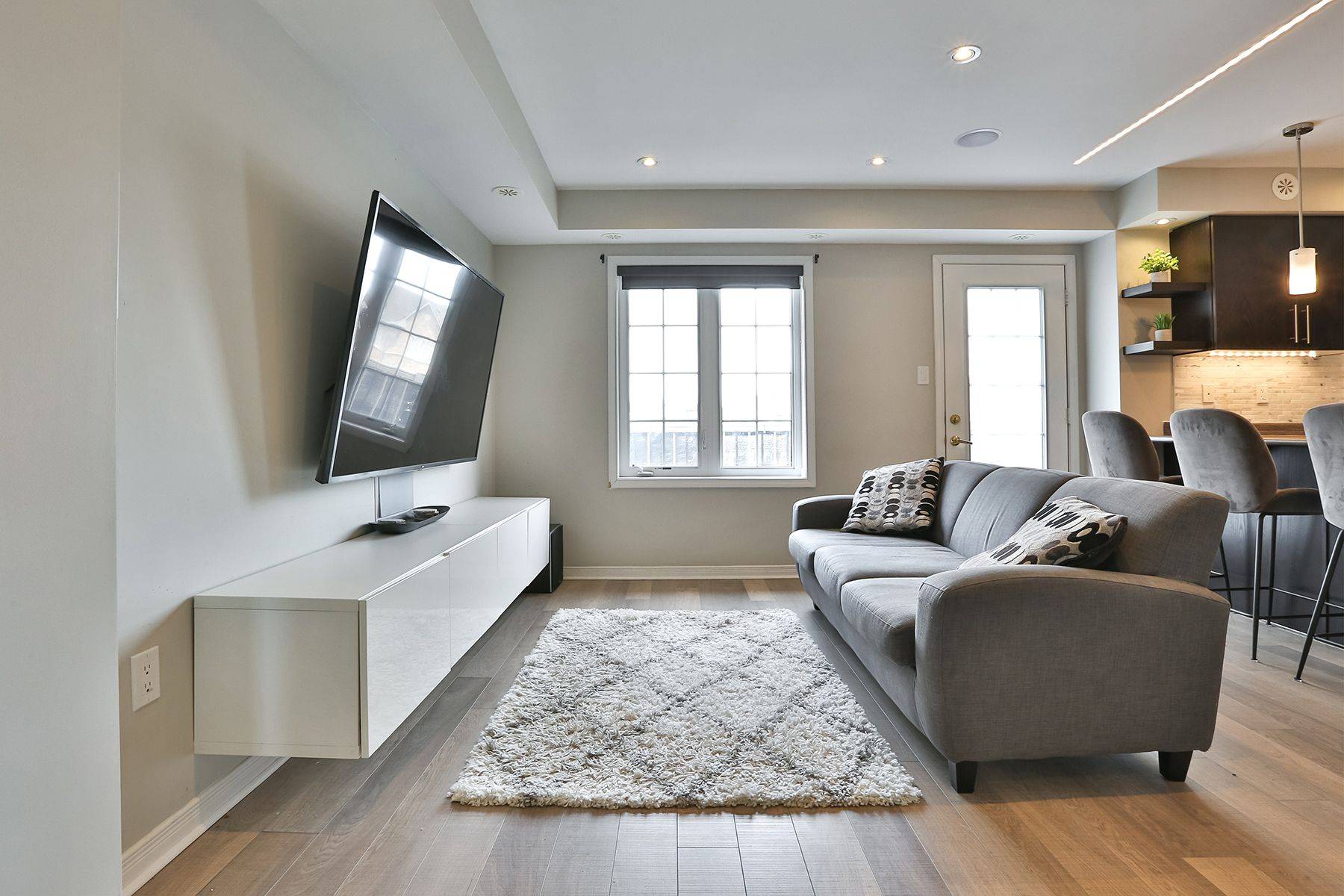 168 Kingston RD W, Ajax, ON L1T 0M9