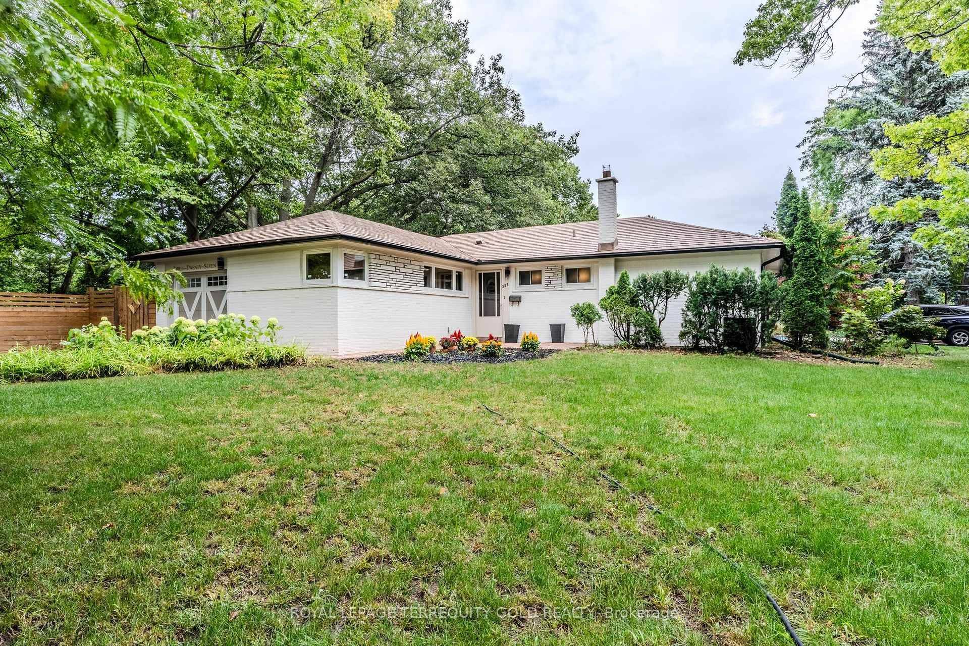 327 River Side DR, Oakville, ON L6K 3N3
