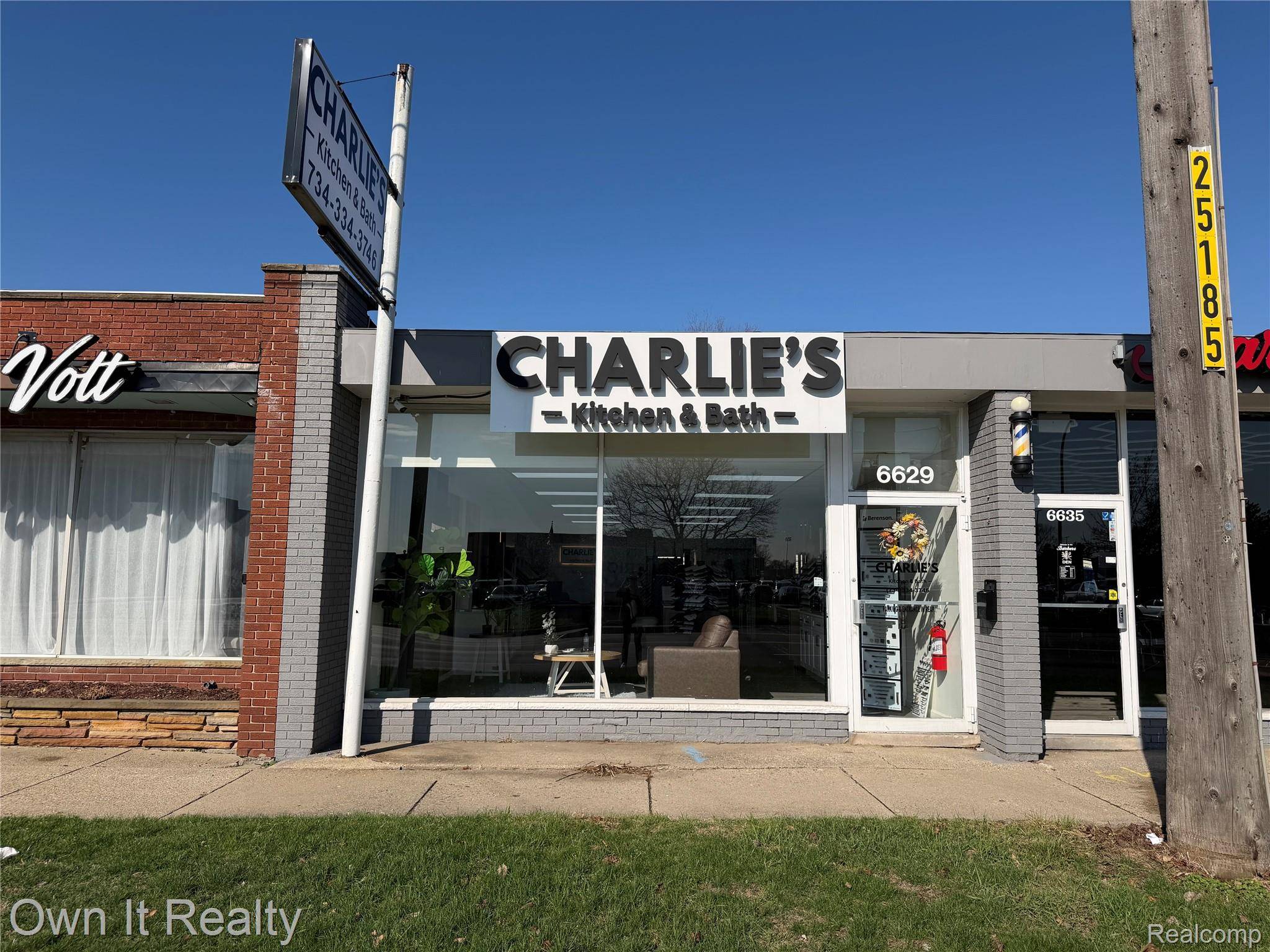 6629 Middlebelt RD, Garden City, MI 48135