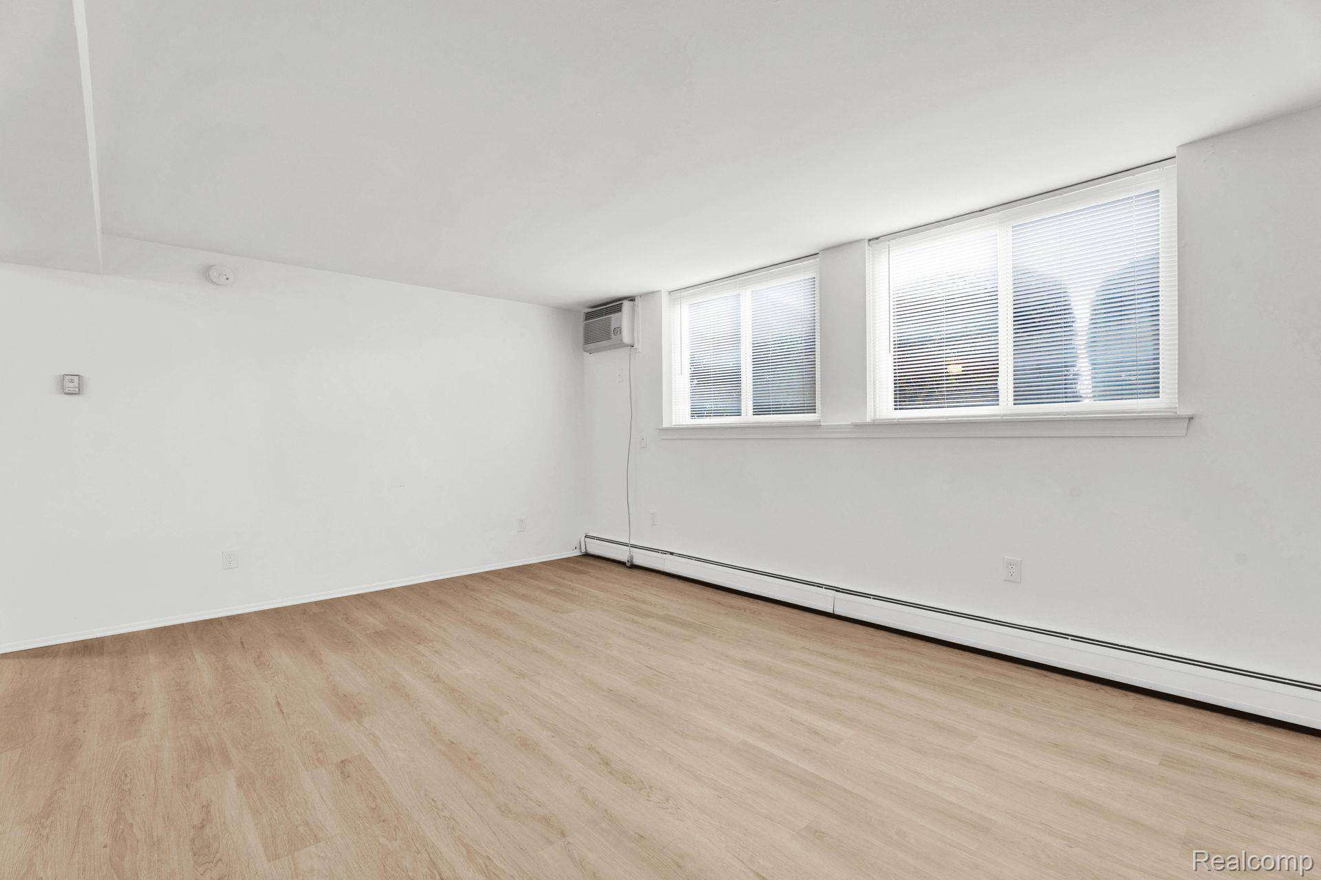 7215 Lathers ST #7223-22, Westland, MI 48185