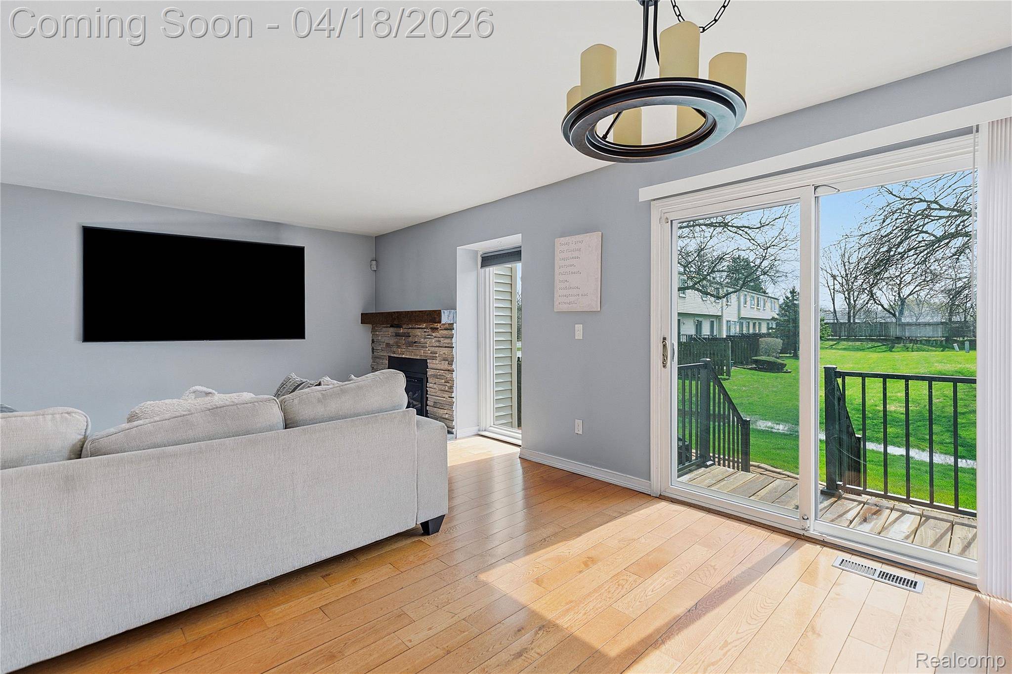 37816 Charter Oaks BLVD, Clinton Charter Township, MI 48036