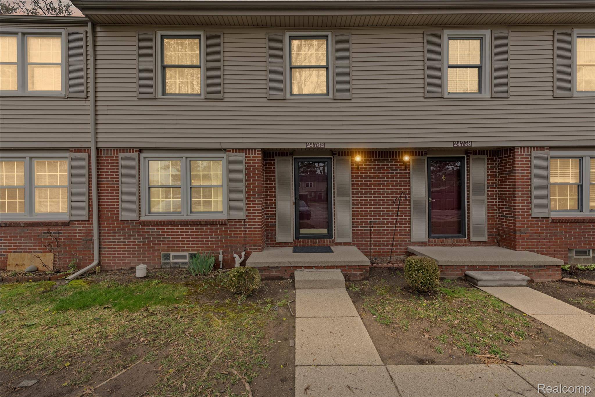 24762 Bashian DR, Novi, MI 48375