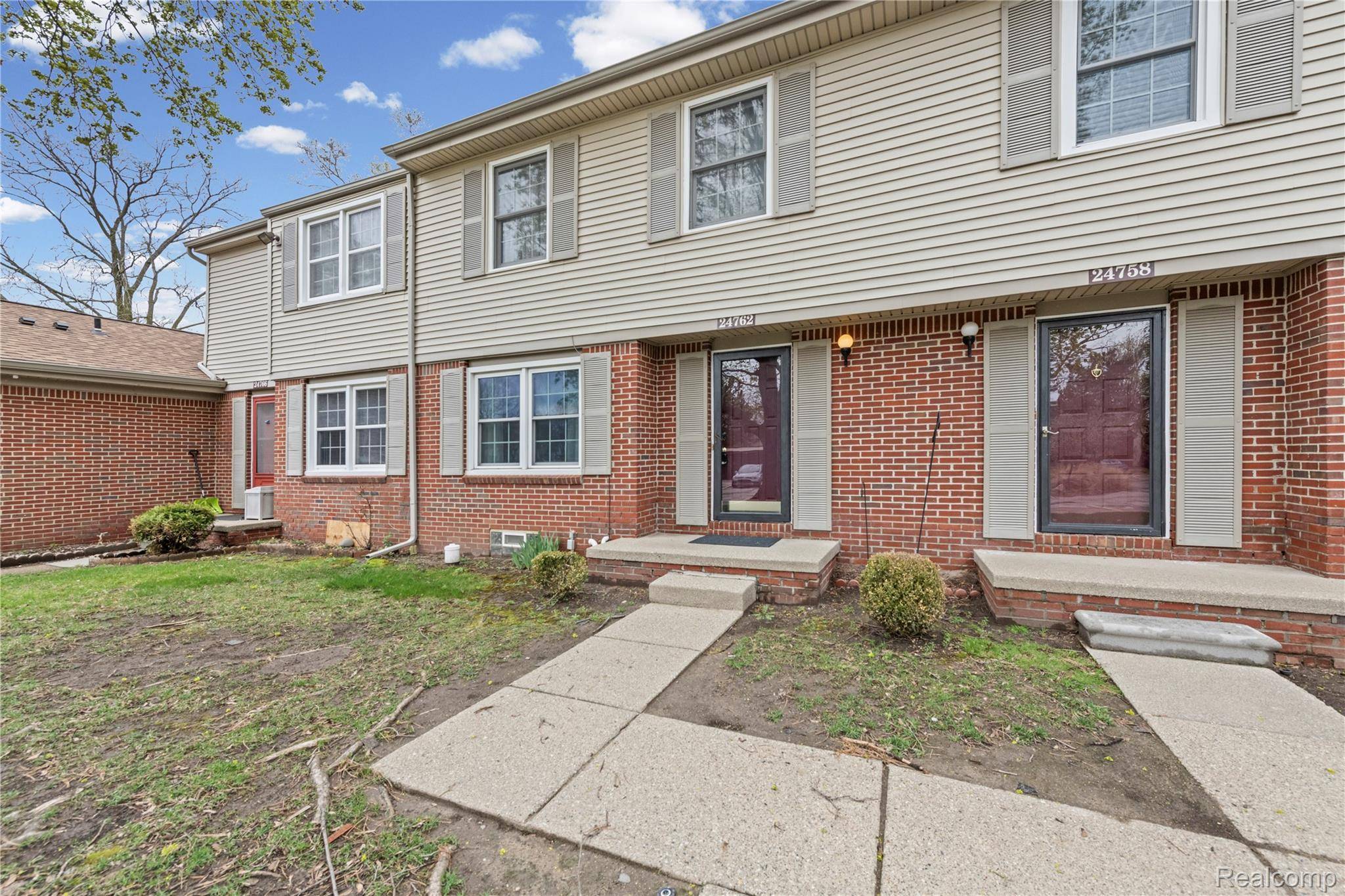 24762 Bashian DR, Novi, MI 48375