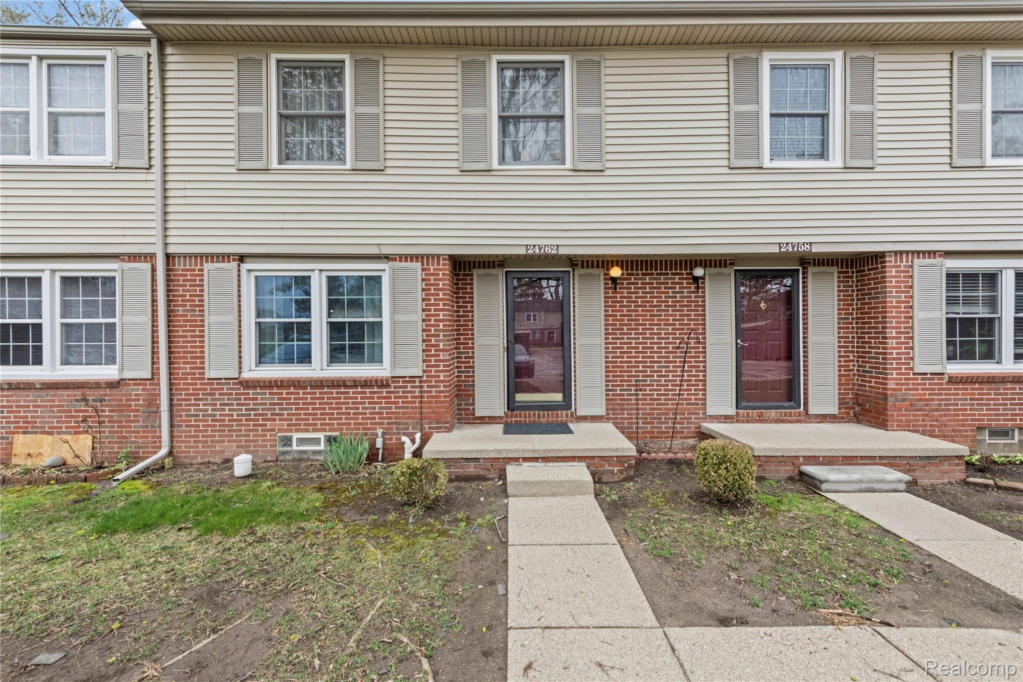 24762 Bashian DR, Novi, MI 48375