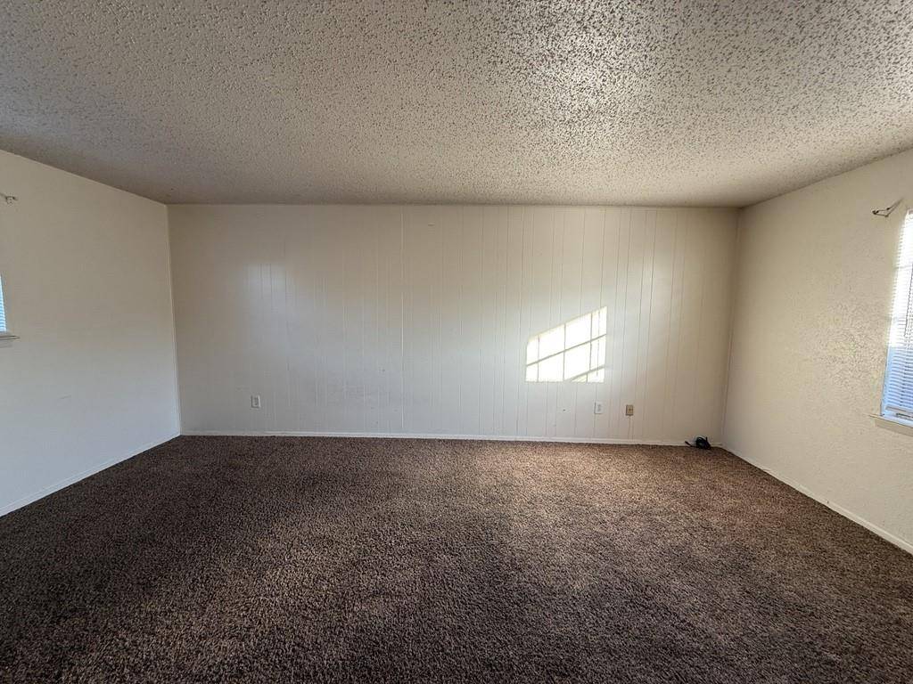 1021 Pleasant Valley Lane, Arlington, TX 76015