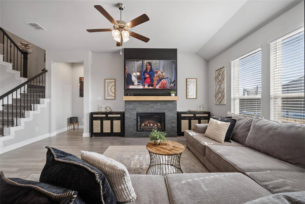 2252 Knightsgate Road, Argyle, TX 76226