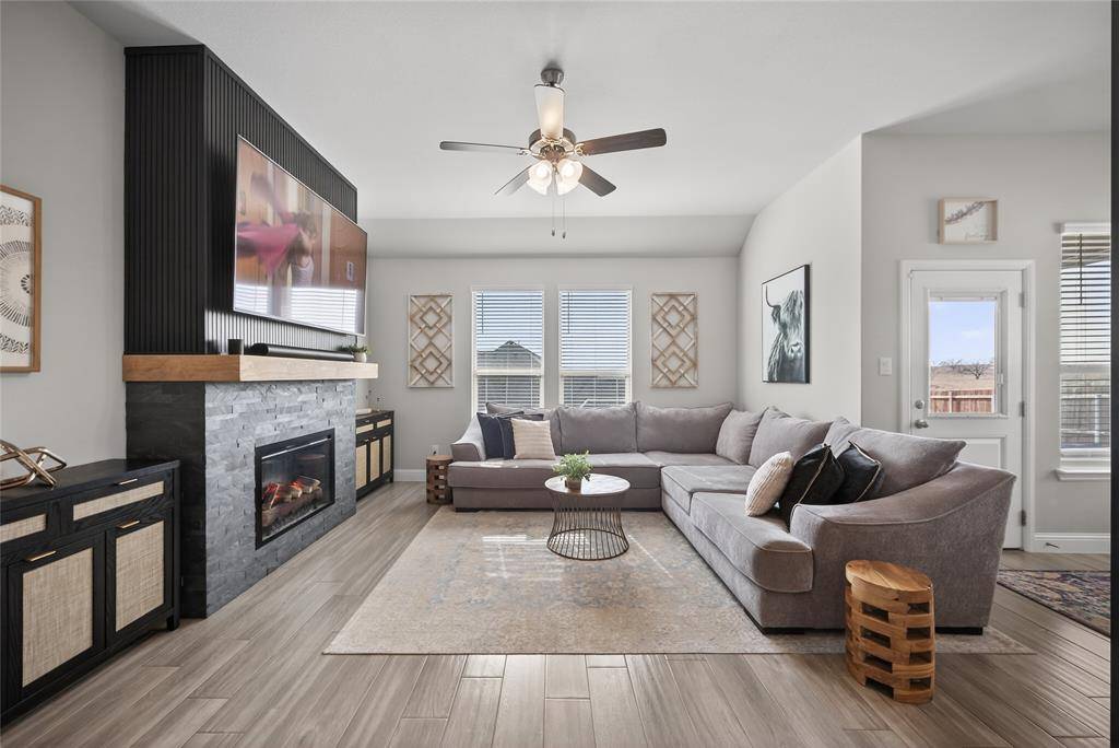 2252 Knightsgate Road, Argyle, TX 76226