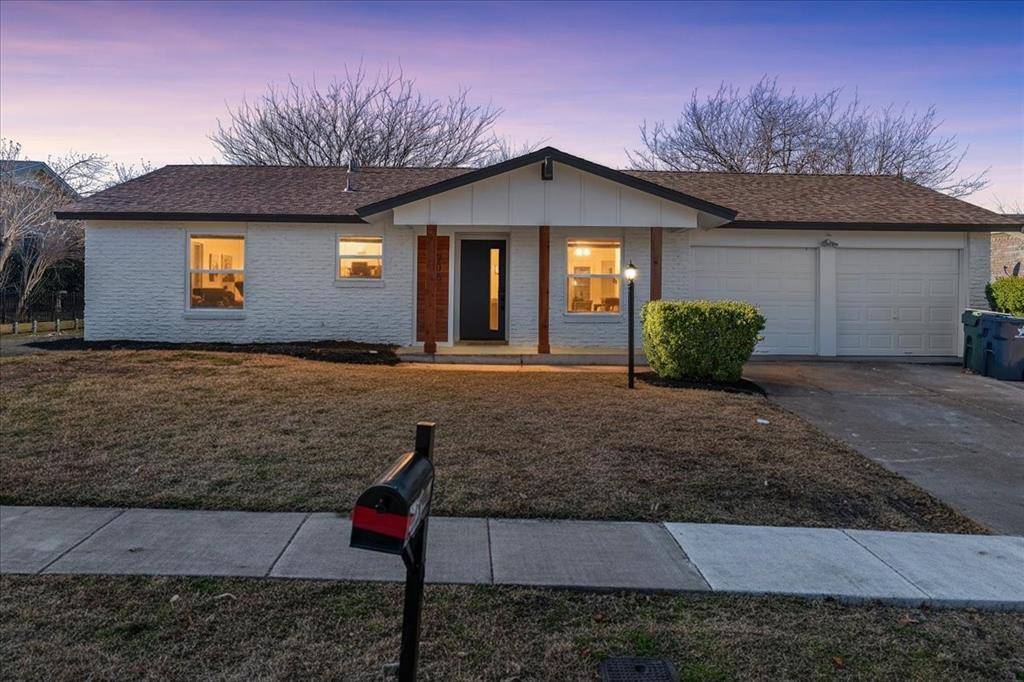 706 N Hunters Glen Circle, Arlington, TX 76015