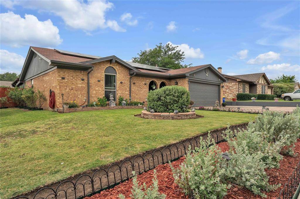 7613 CLOVER Lane, Watauga, TX 76148