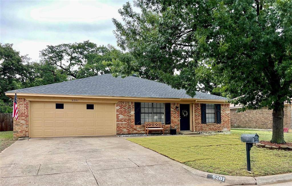 6201 Big Springs Drive, Arlington, TX 76001