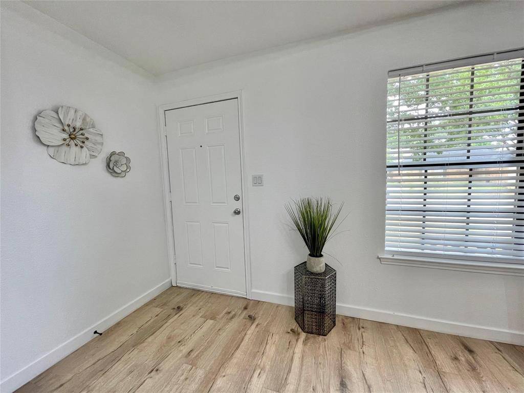 6201 Big Springs Drive, Arlington, TX 76001