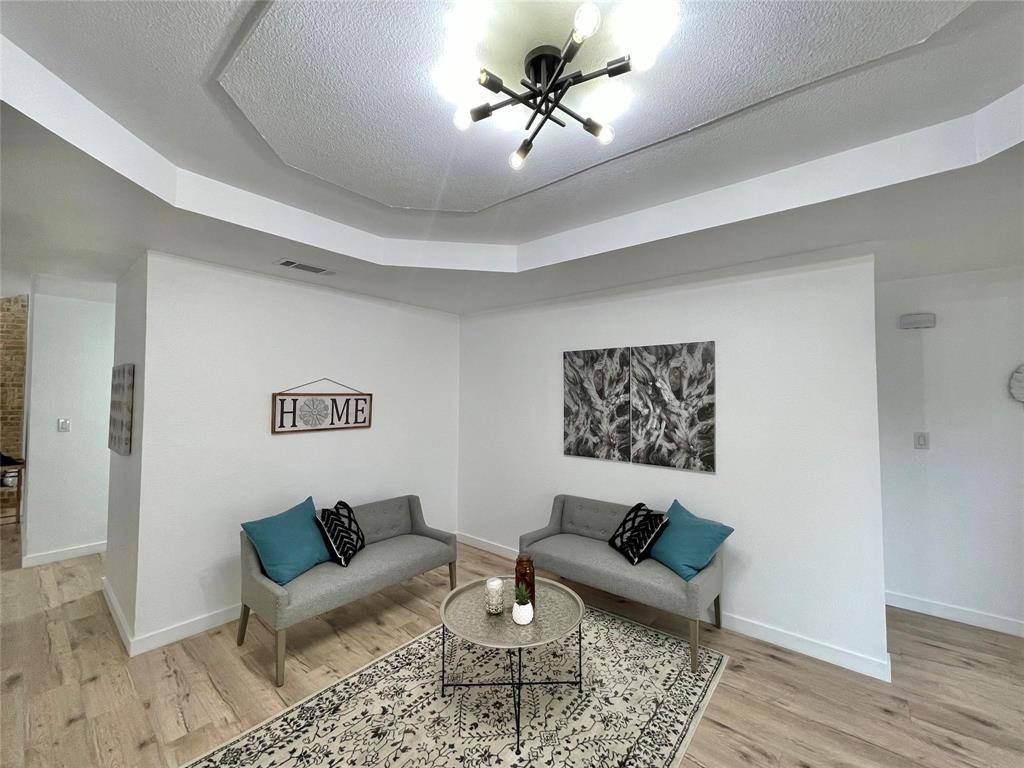 6201 Big Springs Drive, Arlington, TX 76001