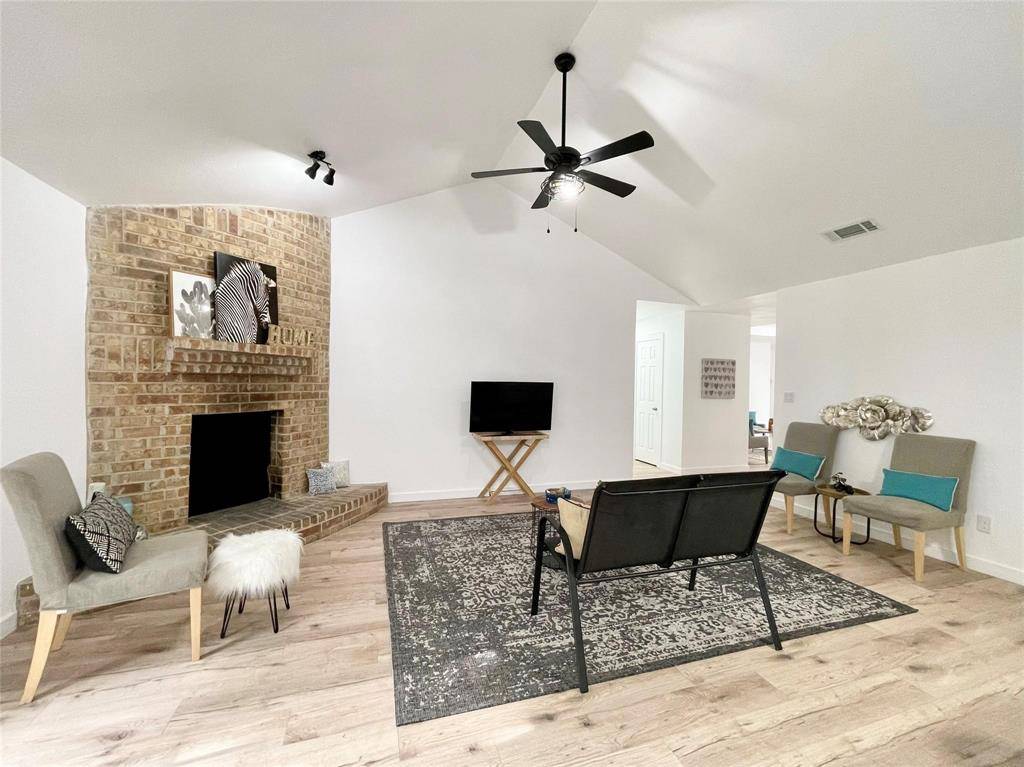 6201 Big Springs Drive, Arlington, TX 76001