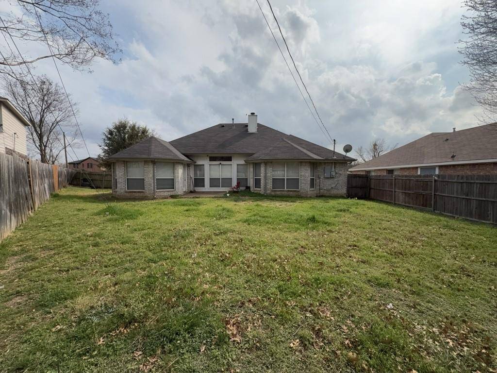 317 Oak Meadow Lane, Cedar Hill, TX 75104
