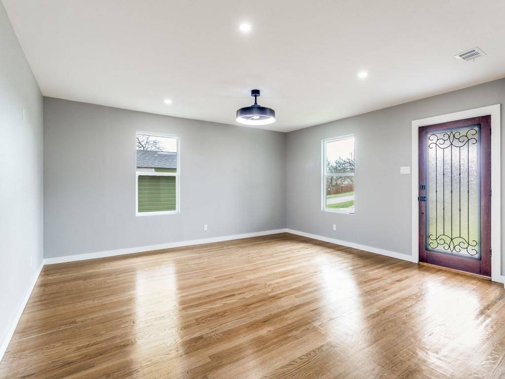 3924 Vanette Lane, Dallas, TX 75216