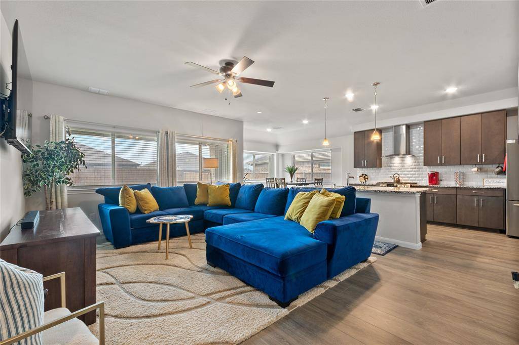 1216 Coyote Ridge, Aubrey, TX 76227