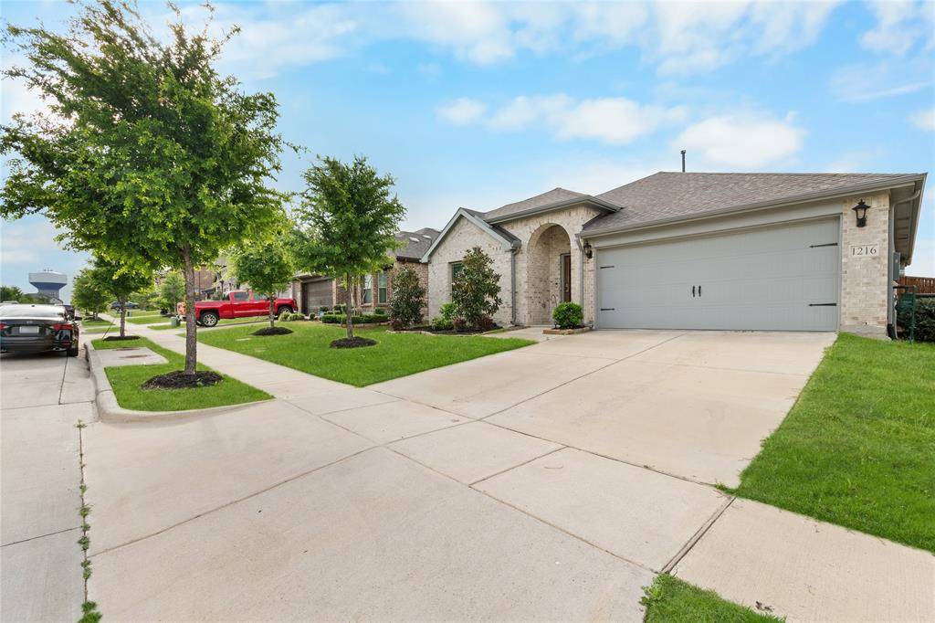 1216 Coyote Ridge, Aubrey, TX 76227