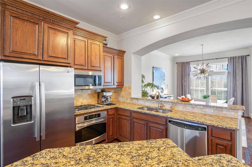 4041 Winsor Drive, Farmers Branch, TX 75244