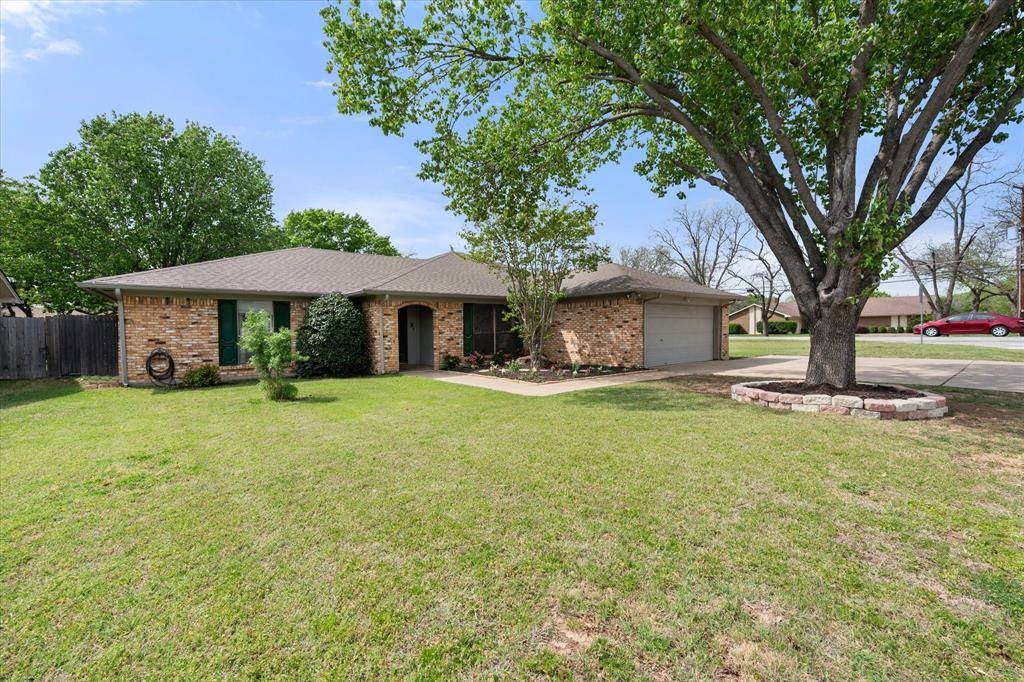 3800 Twin Creek Drive, Arlington, TX 76015