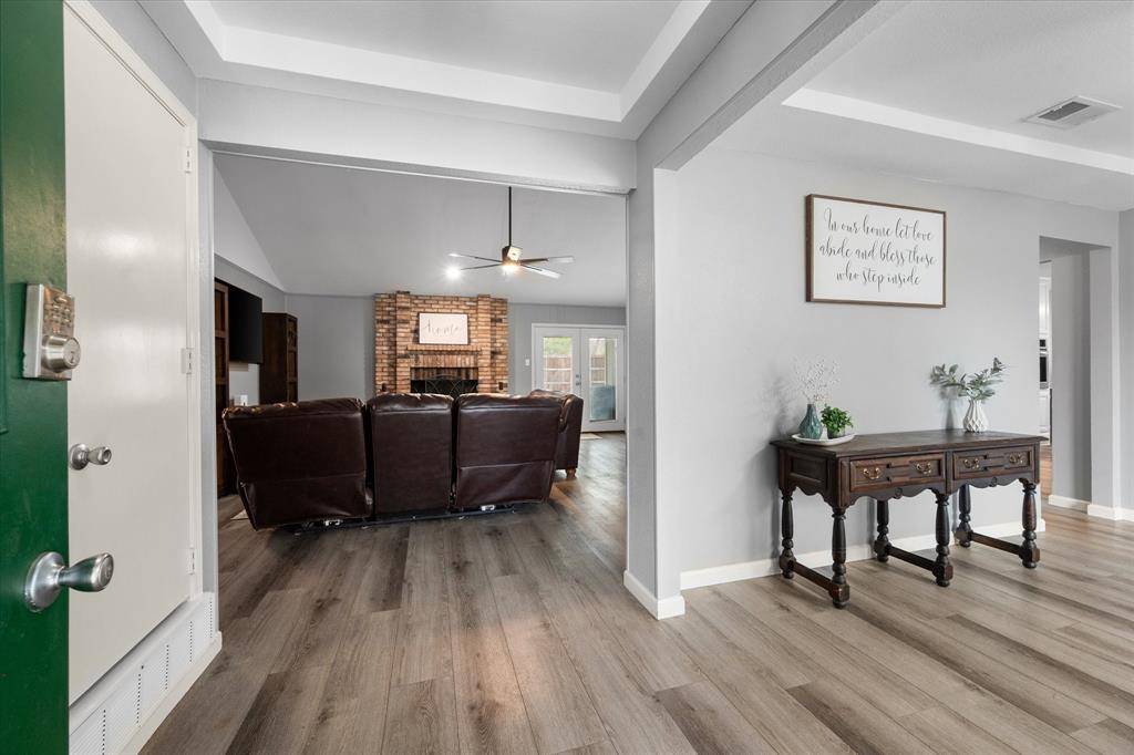 3800 Twin Creek Drive, Arlington, TX 76015