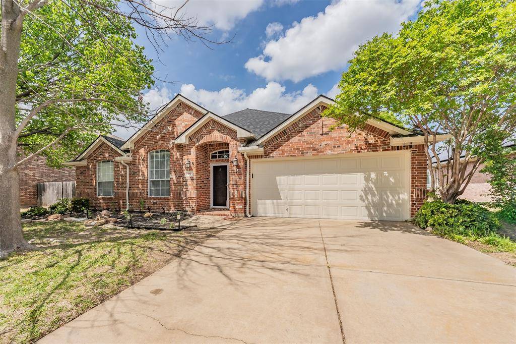 16 Mary Lou Court, Mansfield, TX 76063