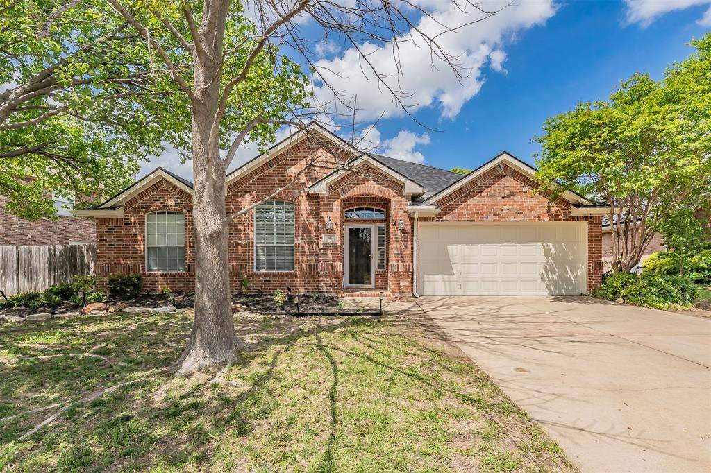 16 Mary Lou Court, Mansfield, TX 76063