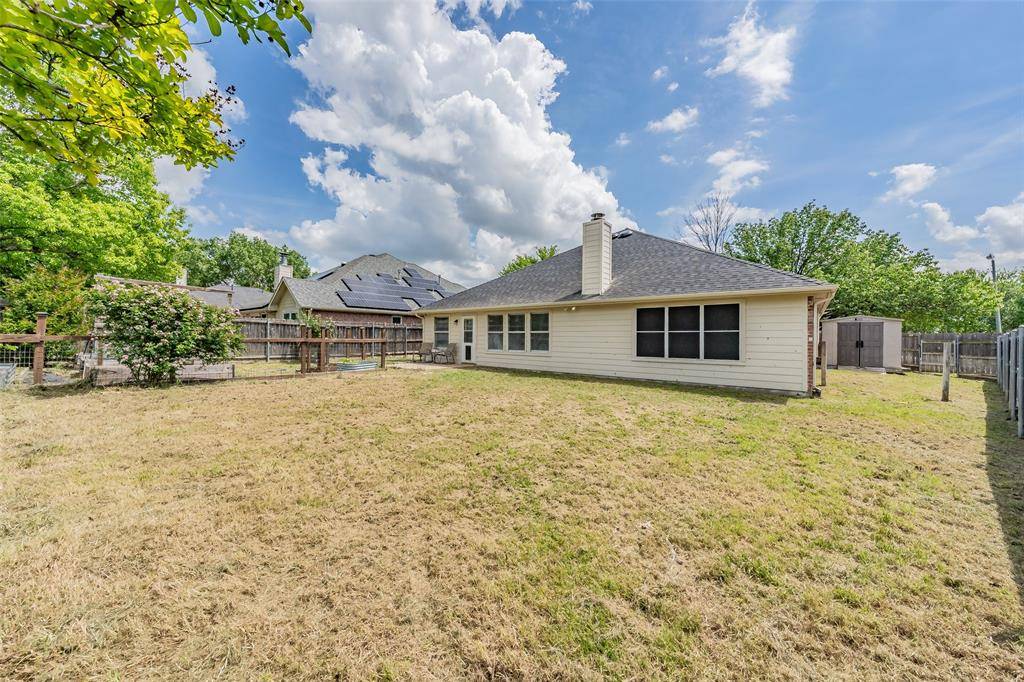 16 Mary Lou Court, Mansfield, TX 76063