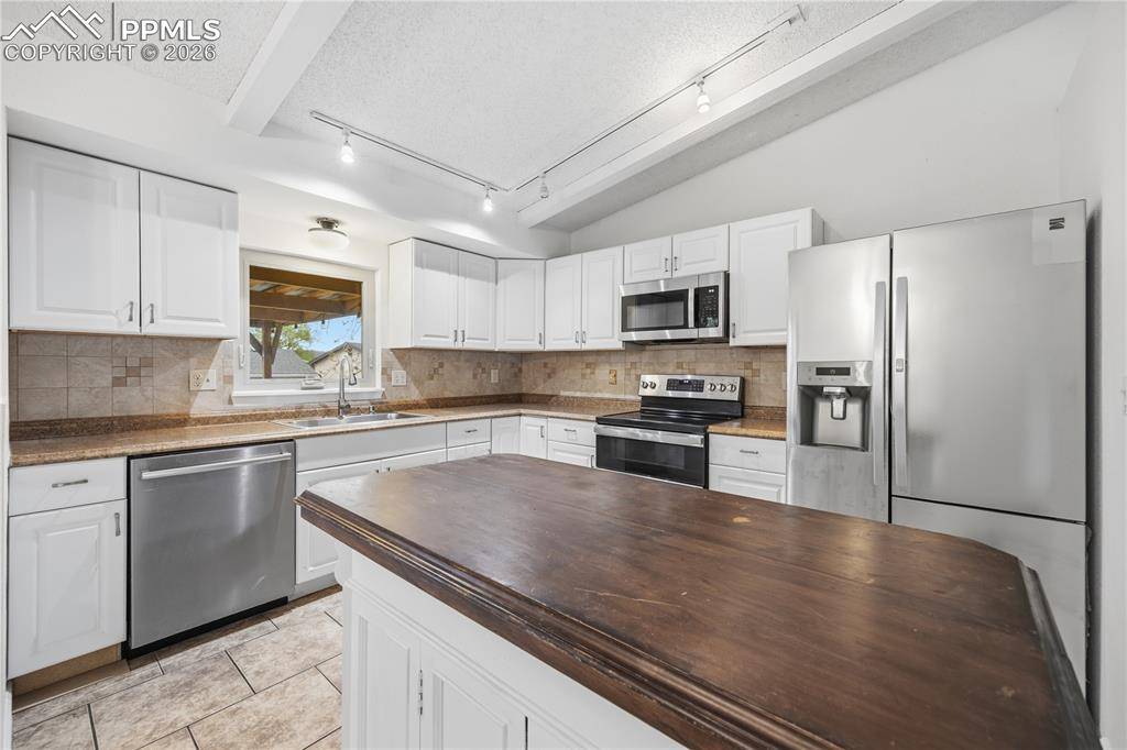 912 Amsterdam DR, Colorado Springs, CO 80907